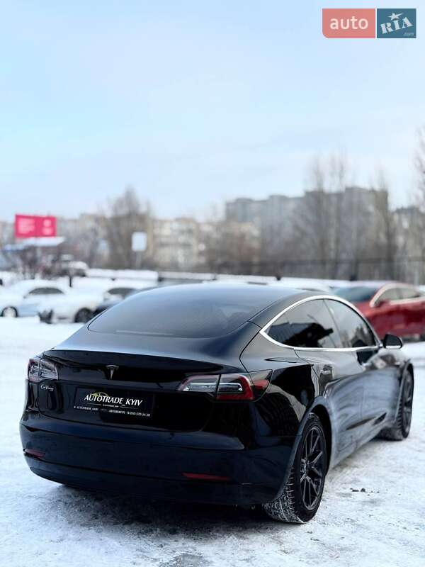 Седан Tesla Model 3 2020 в Киеве