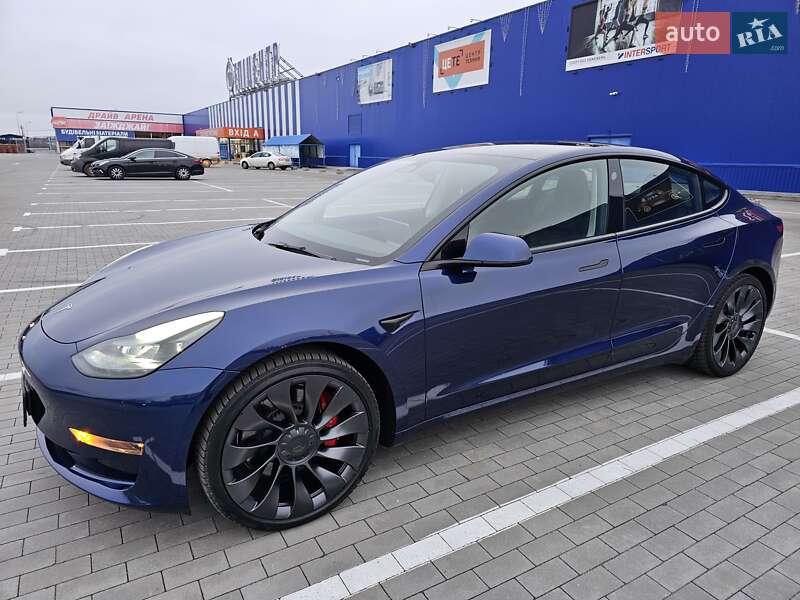Седан Tesla Model 3 2023 в Виннице