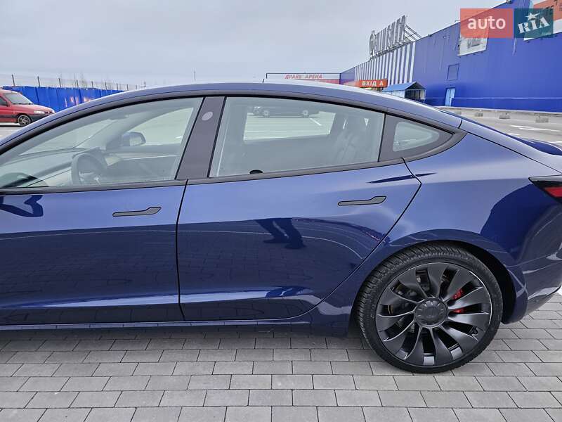 Седан Tesla Model 3 2023 в Виннице