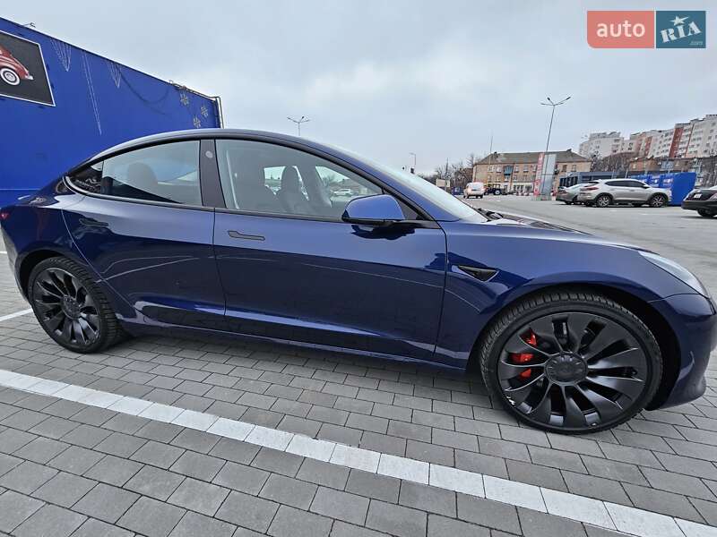 Седан Tesla Model 3 2023 в Виннице