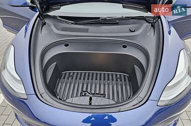 Седан Tesla Model 3 2023 в Виннице