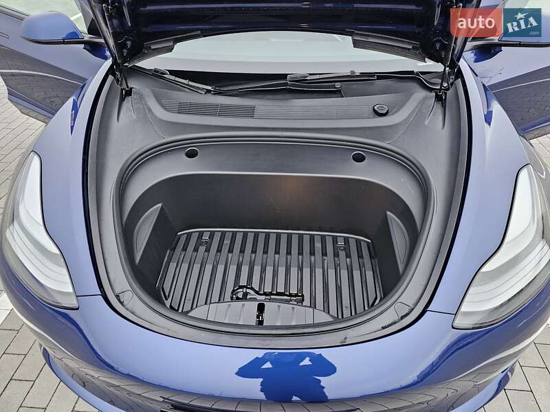 Седан Tesla Model 3 2023 в Виннице