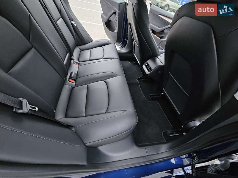 Седан Tesla Model 3 2023 в Виннице
