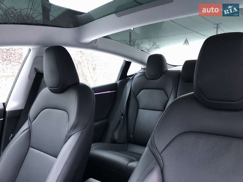 Седан Tesla Model 3 2024 в Ирпене