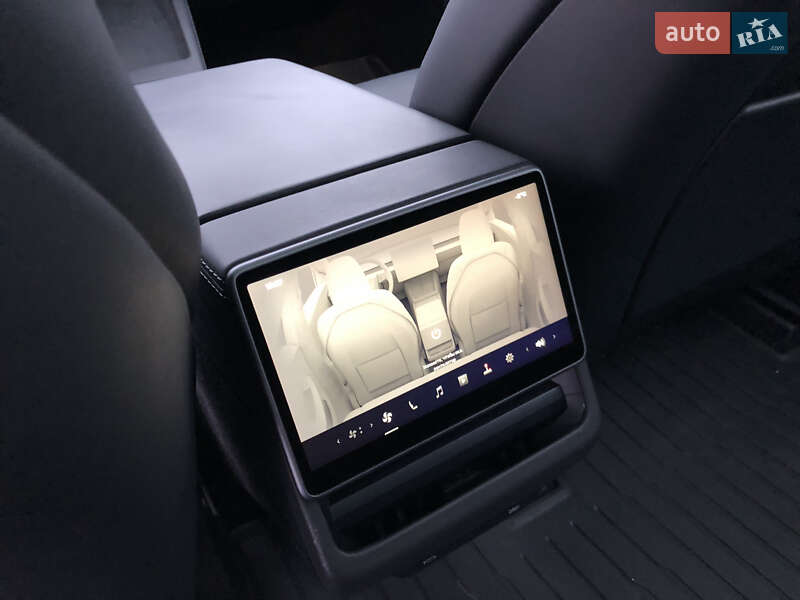 Седан Tesla Model 3 2024 в Ирпене