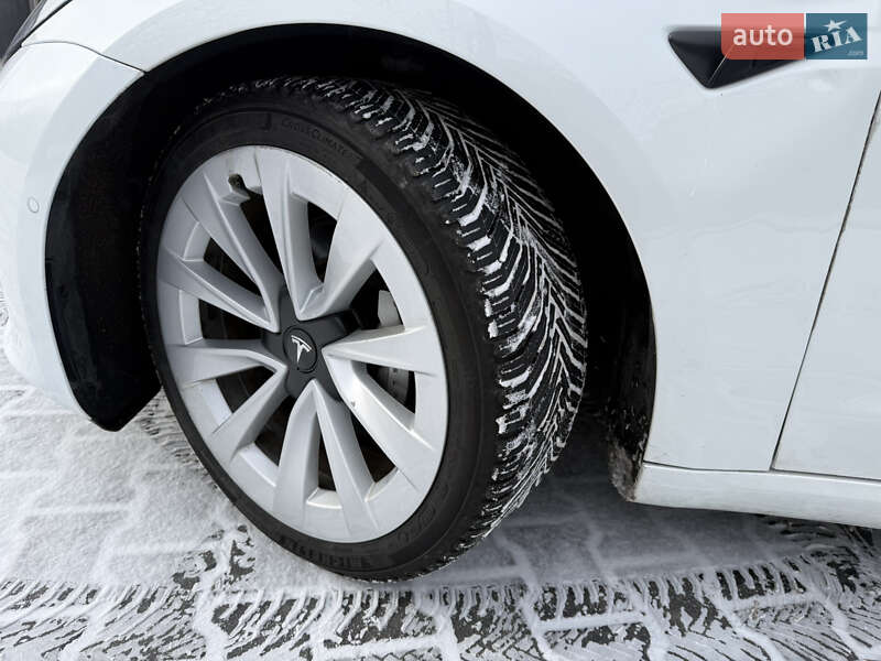 Седан Tesla Model 3 2021 в Николаеве