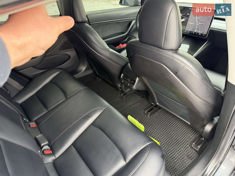 Седан Tesla Model 3 2018 в Золотоноше