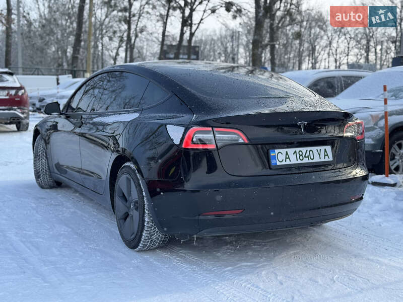 Седан Tesla Model 3 2022 в Умани