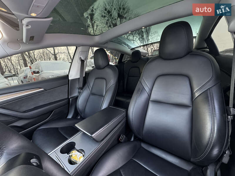 Седан Tesla Model 3 2022 в Умани