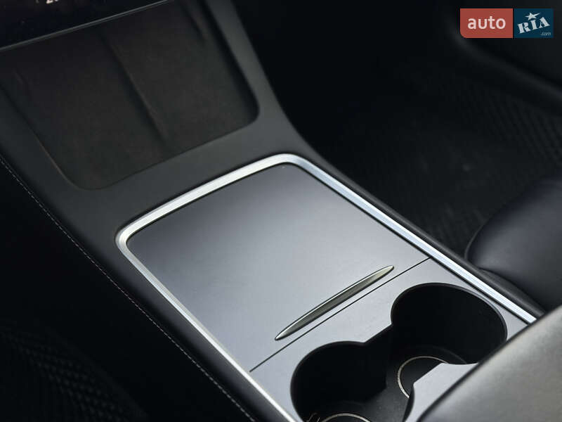 Седан Tesla Model 3 2022 в Умани