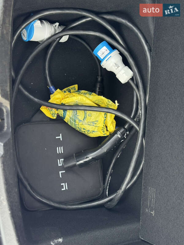 Седан Tesla Model 3 2022 в Умани