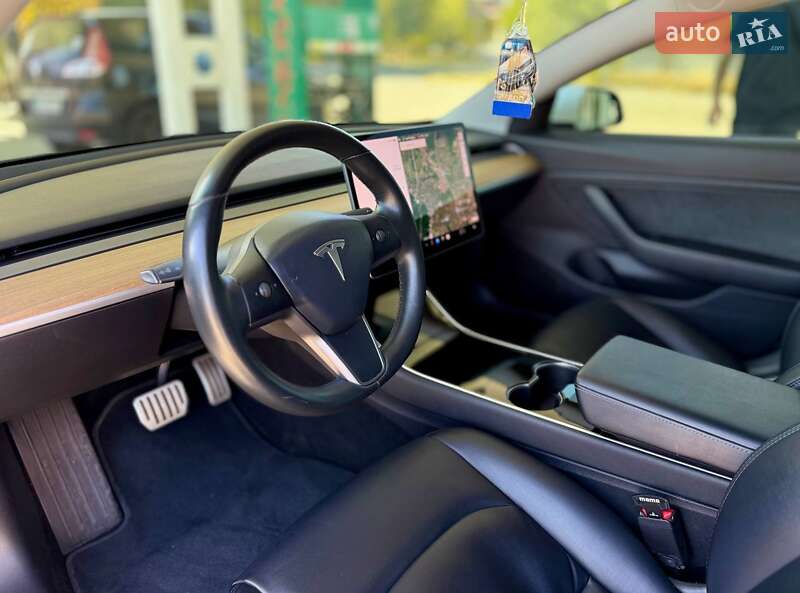 Седан Tesla Model 3 2019 в Днепре