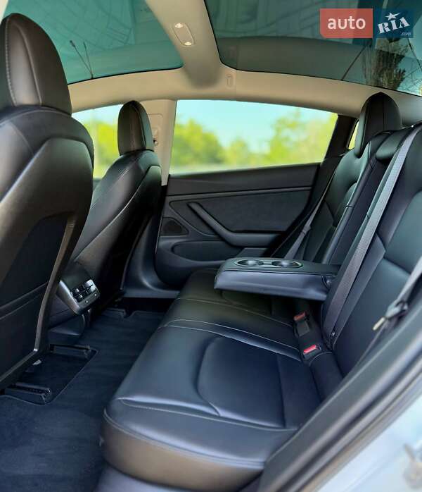 Седан Tesla Model 3 2019 в Днепре