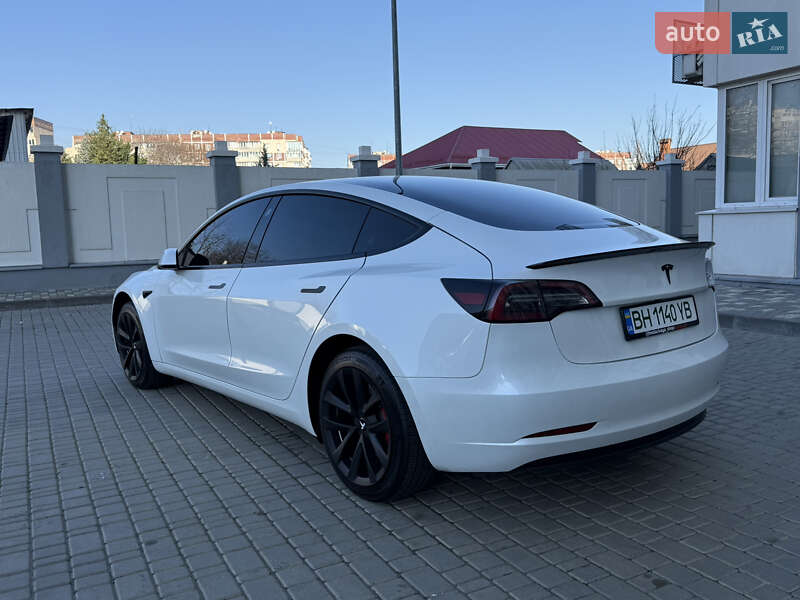 Седан Tesla Model 3 2023 в Одессе