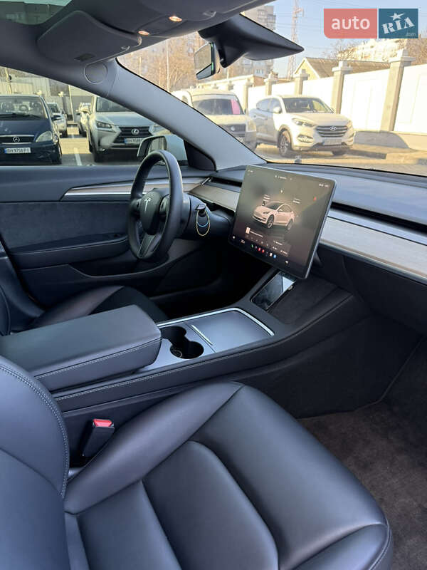 Седан Tesla Model 3 2023 в Одессе