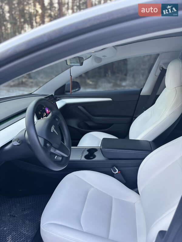 Седан Tesla Model 3 2021 в Кременчуге