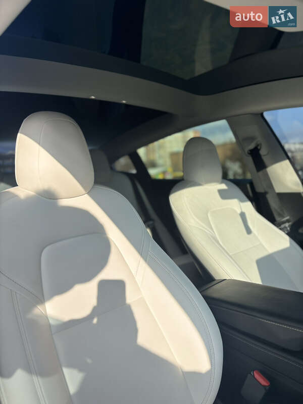 Седан Tesla Model 3 2021 в Кременчуге