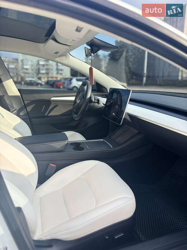 Седан Tesla Model 3 2021 в Кременчуге