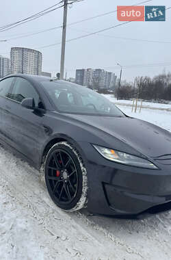 Седан Tesla Model 3 2024 в Львове