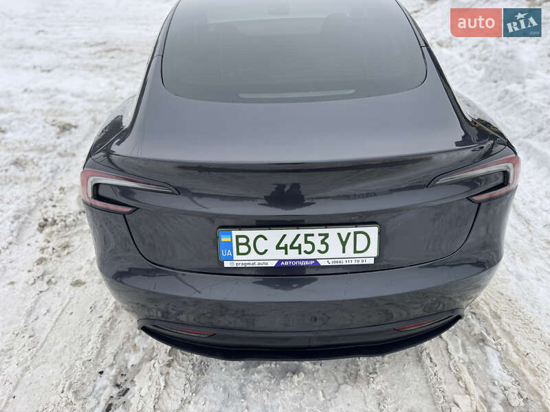 Седан Tesla Model 3 2024 в Львове