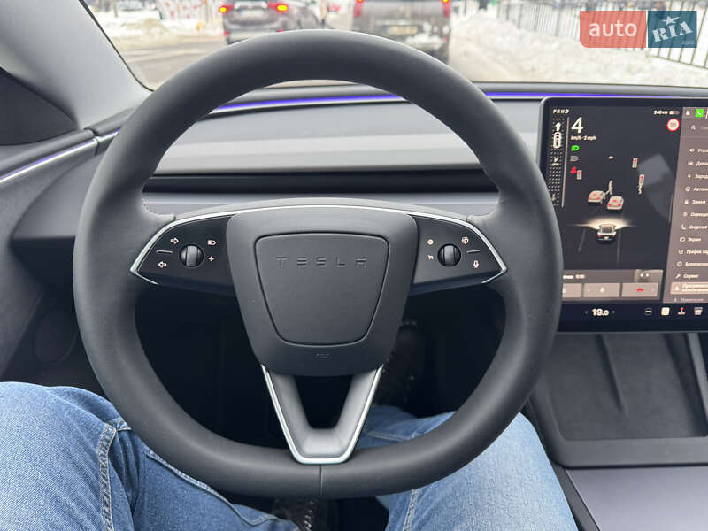 Седан Tesla Model 3 2024 в Львове