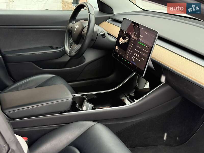 Седан Tesla Model 3 2019 в Кропивницком