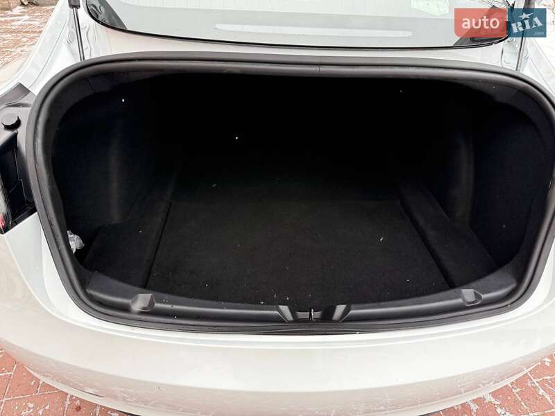 Седан Tesla Model 3 2019 в Кропивницком