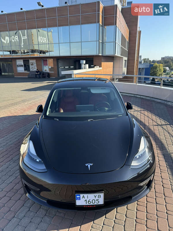 Седан Tesla Model 3 2021 в Киеве