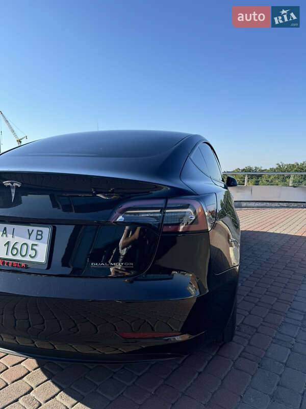 Седан Tesla Model 3 2021 в Киеве