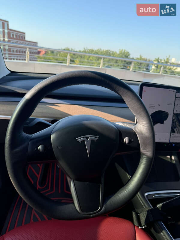 Седан Tesla Model 3 2021 в Киеве