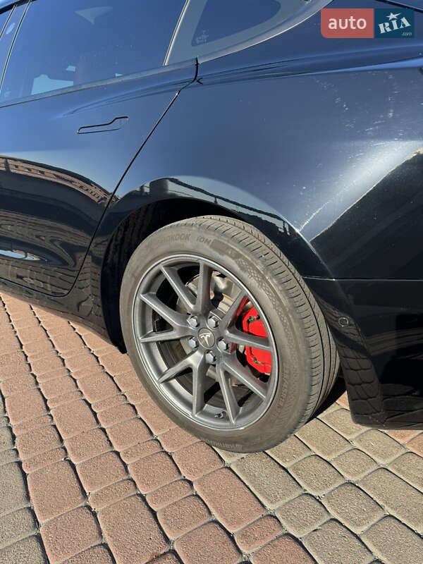 Седан Tesla Model 3 2021 в Киеве