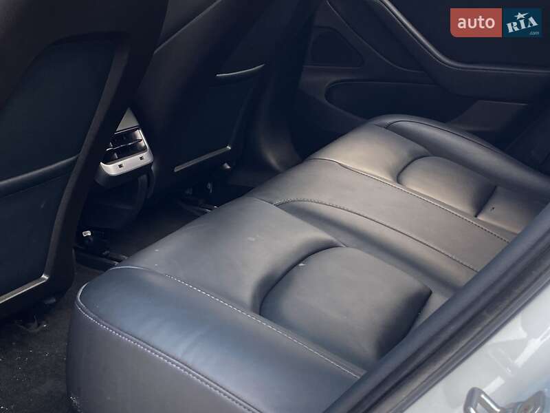 Седан Tesla Model 3 2019 в Киеве