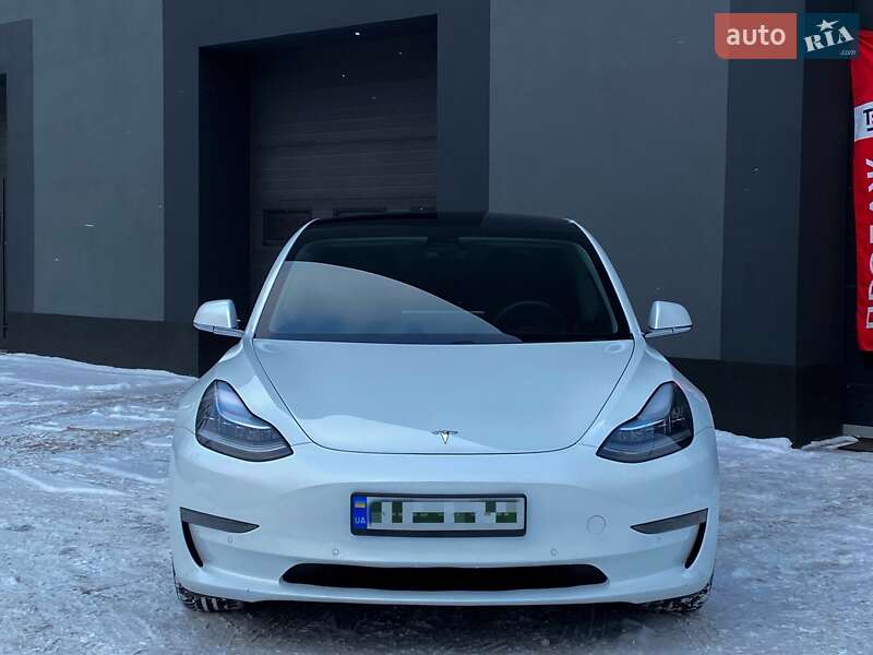 Седан Tesla Model 3 2019 в Киеве