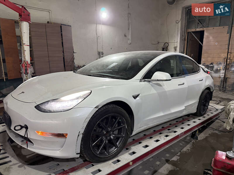 Tesla Model 3 2018
