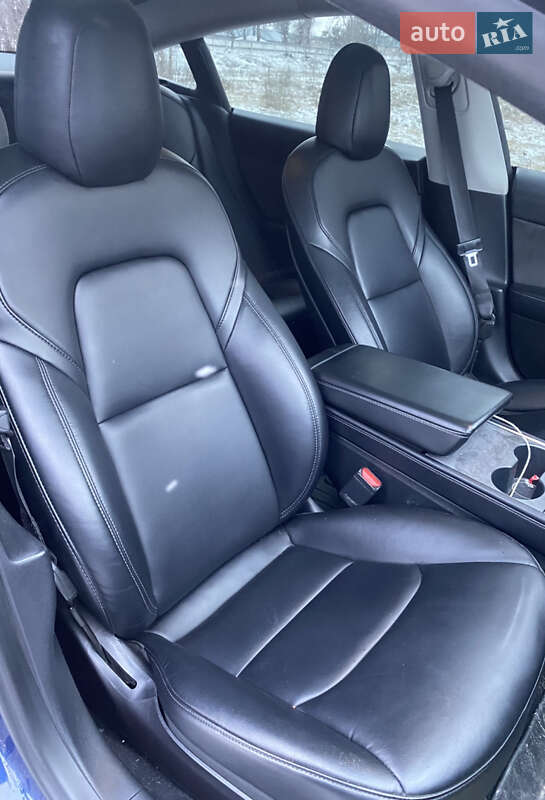 Седан Tesla Model 3 2022 в Кременчуге