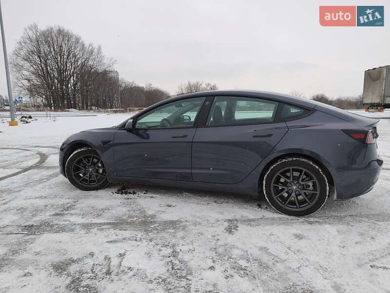 Седан Tesla Model 3 2023 в Кропивницькому