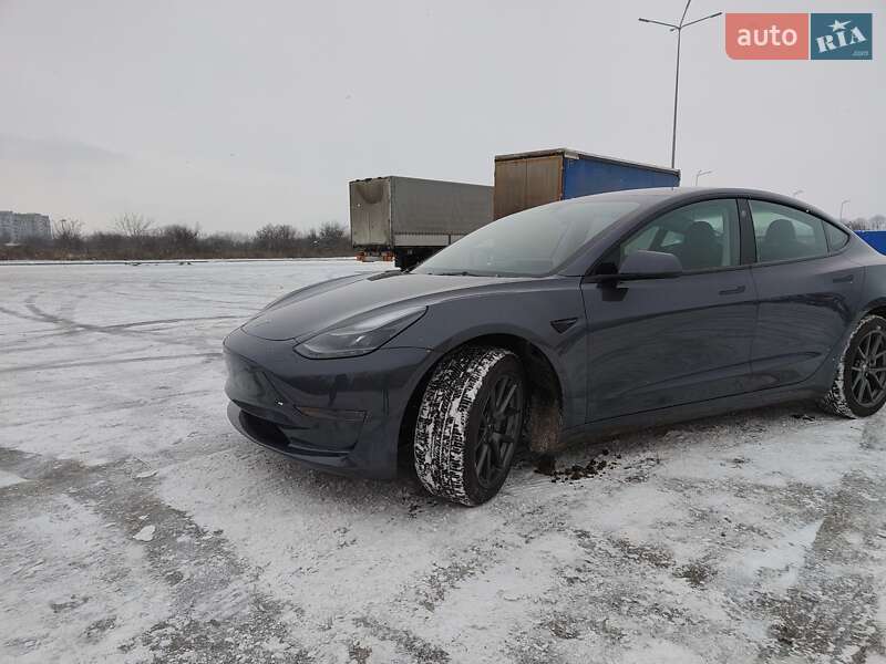 Седан Tesla Model 3 2023 в Кропивницькому