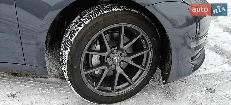 Седан Tesla Model 3 2023 в Кропивницькому