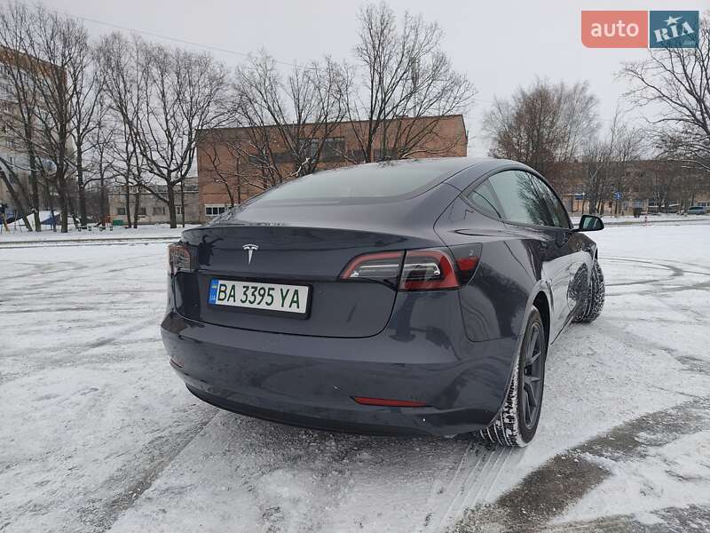Седан Tesla Model 3 2023 в Кропивницькому