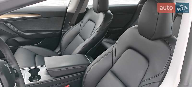 Седан Tesla Model 3 2023 в Кропивницькому