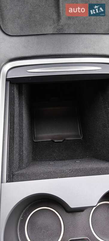 Седан Tesla Model 3 2023 в Кропивницькому