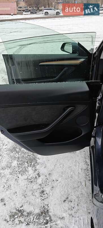 Седан Tesla Model 3 2023 в Кропивницькому