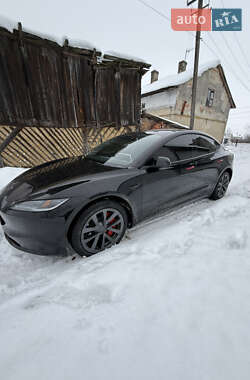 Седан Tesla Model 3 2024 в Городке