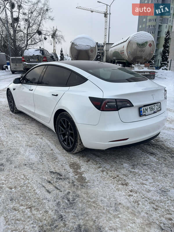 Седан Tesla Model 3 2021 в Житомире