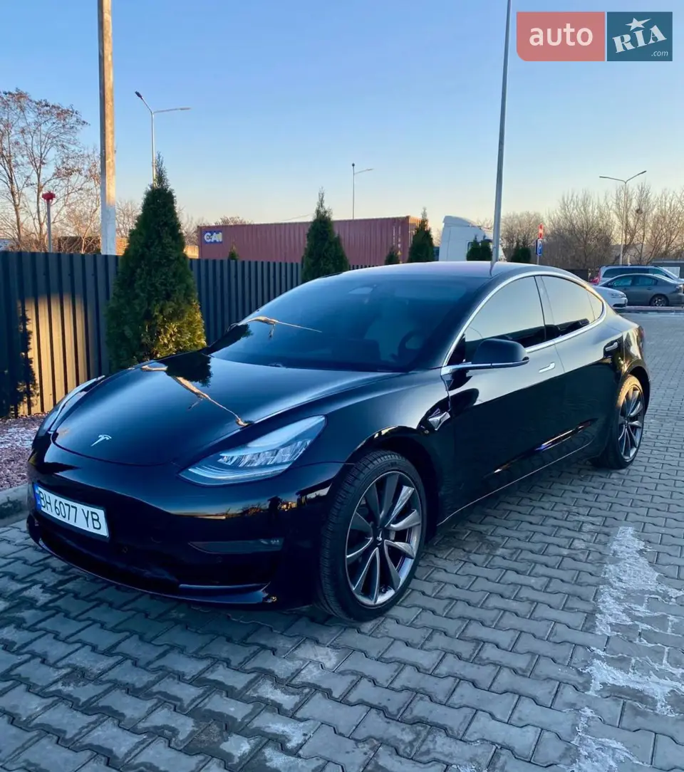 Продам шикарний автомобіль!
За адекватною ціною!
Tesla model 3 задній привід!
батарейка-60кВт
витрата
Зима 17-18кВт запас ходу 340-350км.
(підігріви, пічка)
Літо 14-15кВт запас ходу 380-400км
Чудова комплектація
Підігрів усіх сидінь
Якісно відновлена після США!
Приїжджайте на тест-драйв, все покажу і розповім!