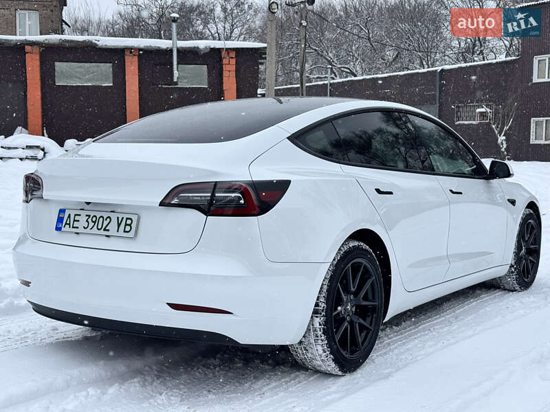 Седан Tesla Model 3 2023 в Дніпрі