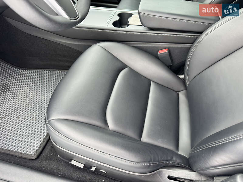 Седан Tesla Model 3 2023 в Дніпрі