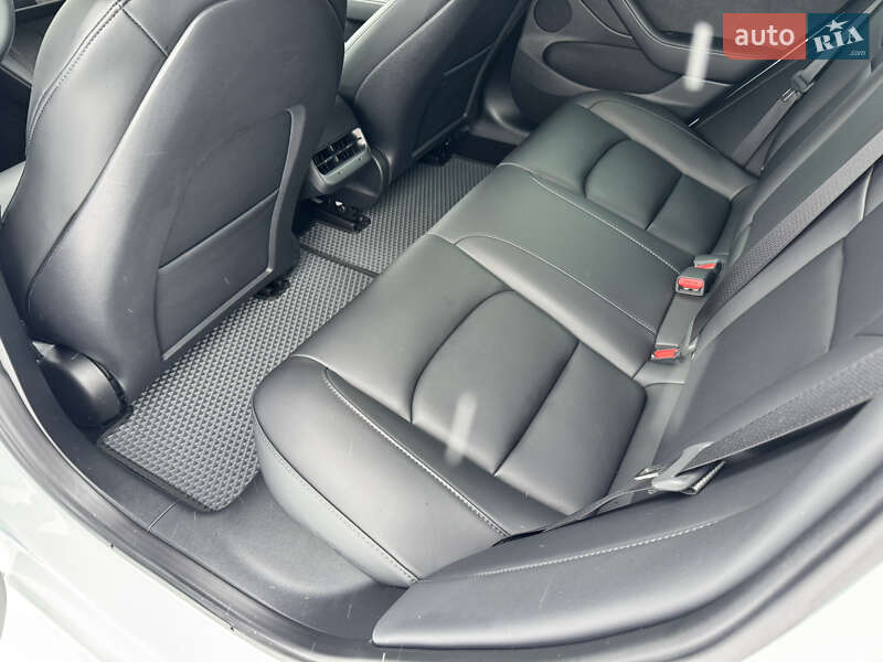 Седан Tesla Model 3 2023 в Дніпрі
