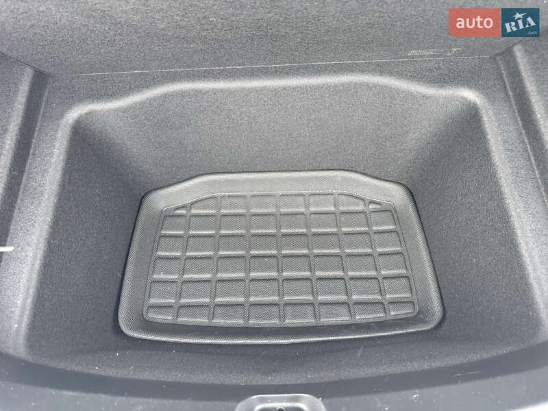 Седан Tesla Model 3 2023 в Дніпрі