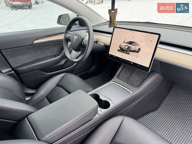 Седан Tesla Model 3 2023 в Дніпрі